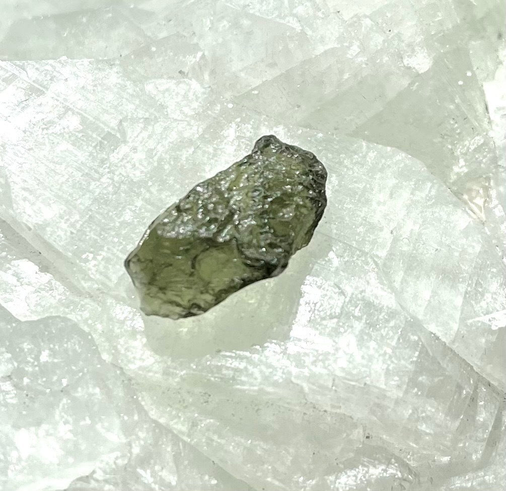 (A121) High Quality Raw Moldavite Reiki Energy Healing Crystal